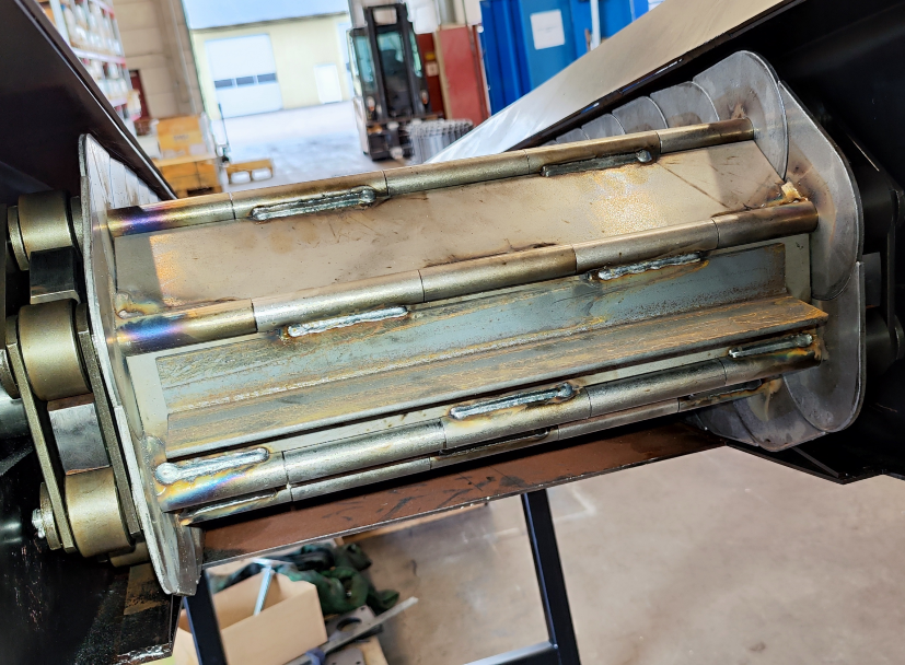 T100 hinged belt with 130,000 N chain strength