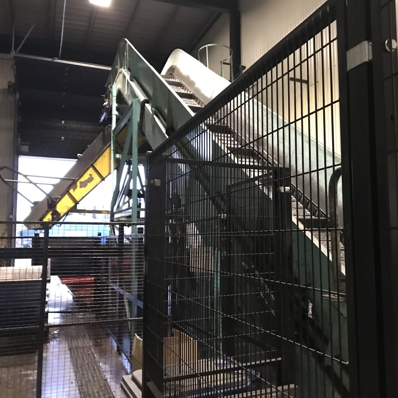 Steel hinged belt conveyor installation at industrial facility